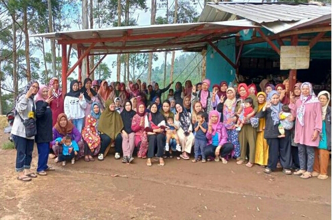 Pelatihan Digital dan Diversifikasi Produk Kopi Tingkatkan Kapasitas Perempuan Petani di Kampung Palintang