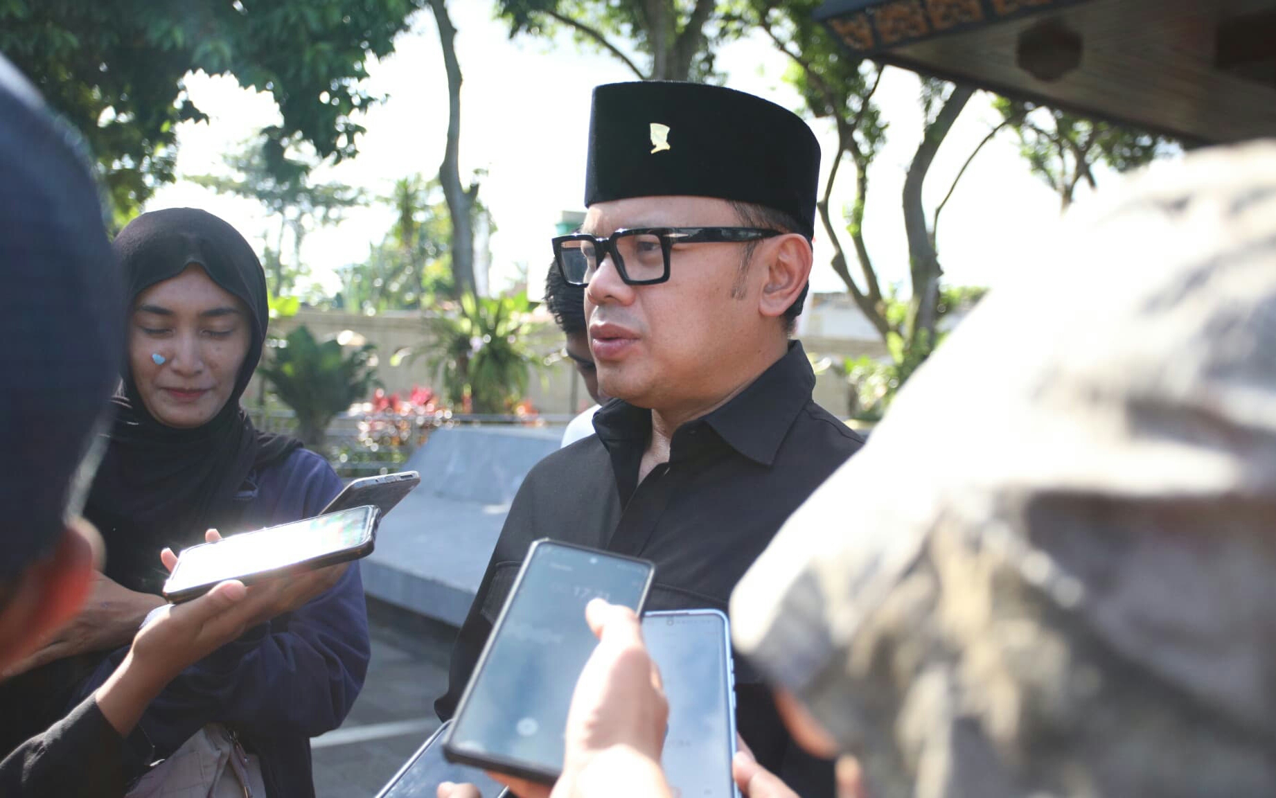 Sambangi Makam Bung Karno, Wamendagri Bima Ajak Pemda Jaga Nilai Luhur Daerah